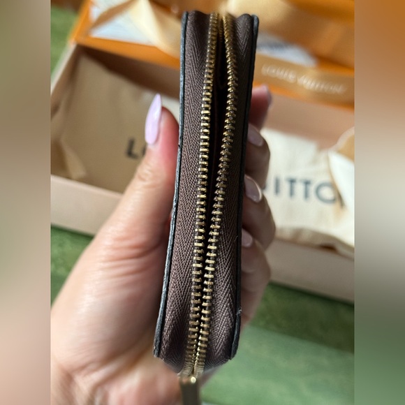 🤎 Louis Vuitton Monogram Zippy Coin Wallet 🤎 - Picture 13 of 15
